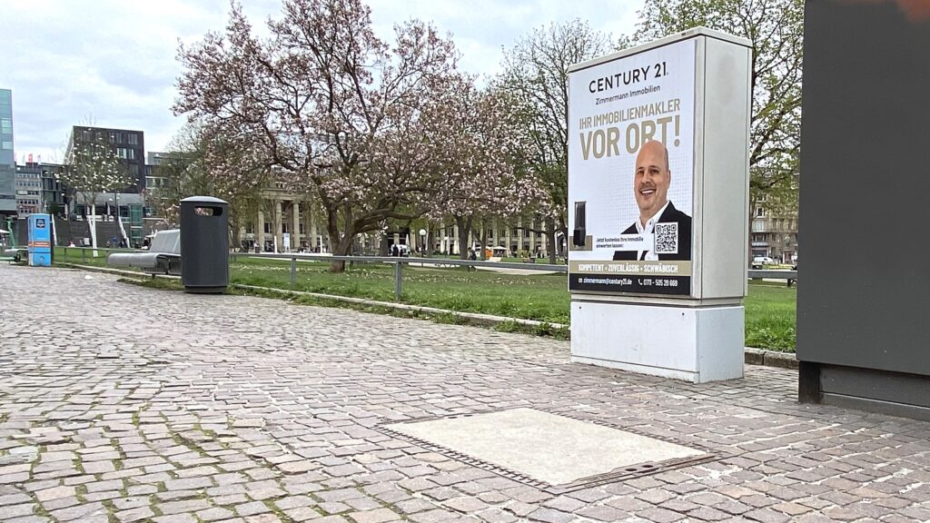 Langfristig Werbung an hoch frequentierten Standorten, z. B. in der Nähe der Königstraße / Schloßplatz