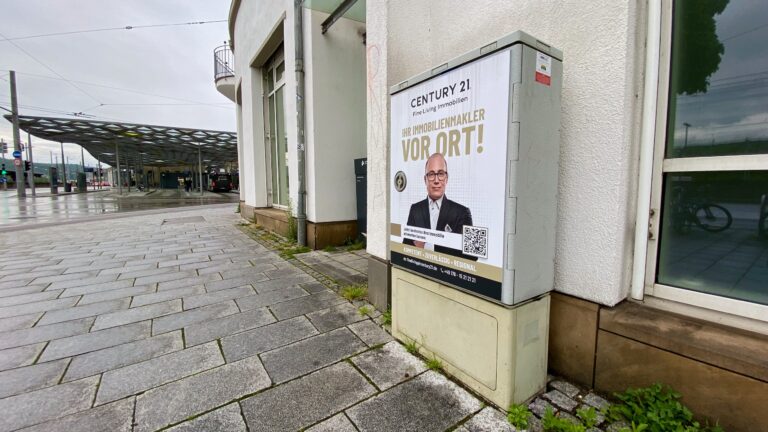 Dauerwerbung Century 21 Esslingen Bahnhof